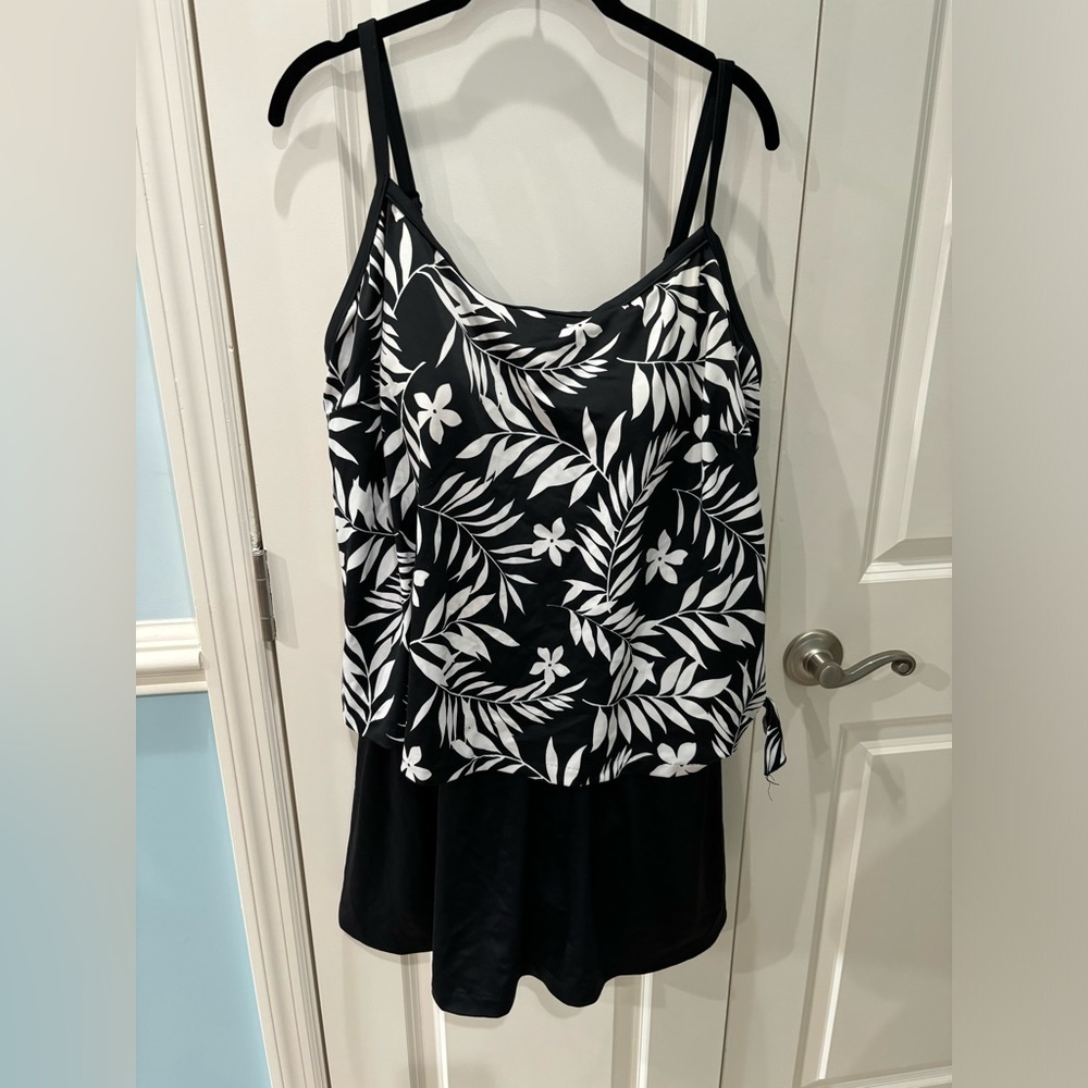 Maxine Black/White One Piece Balloon Top w/attached over skirt Size 22W
